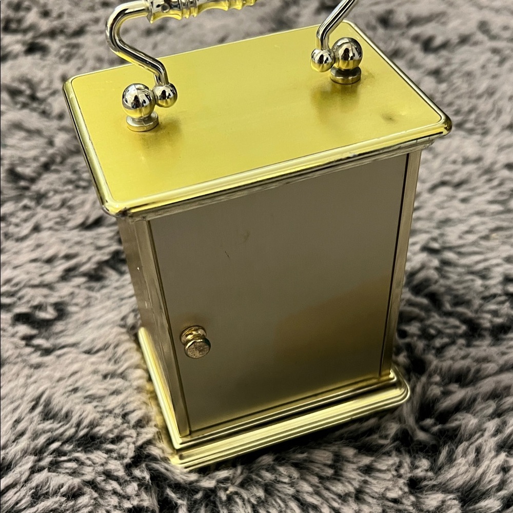 Elegant Gold Table Clock - Picture 6 of 8